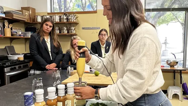 Food Blogger Alex Snodgrass Visits Culinary Science Class